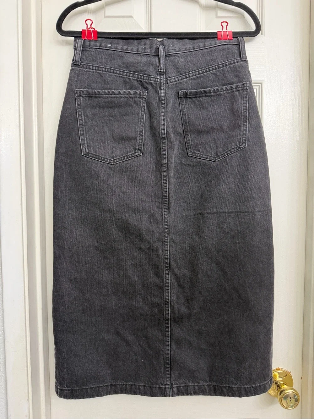 7114 MANGO Black Denim Midi Skirt - Classic Front-Slit Design